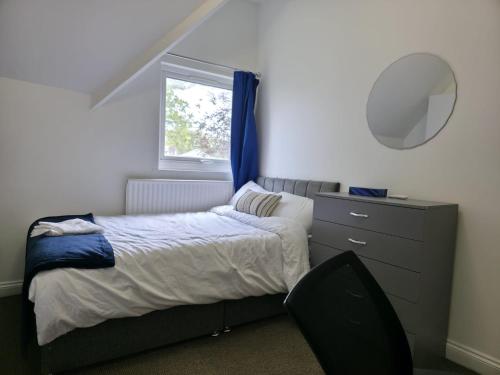 Oxford Luxury Room Meadow — other in 300 Iffley Road, Oxford United Kingdom, OX4 4AE
