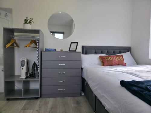 Oxford Luxury Room Charm — other in 300 Iffley Road, Oxford United Kingdom, OX4 4AE