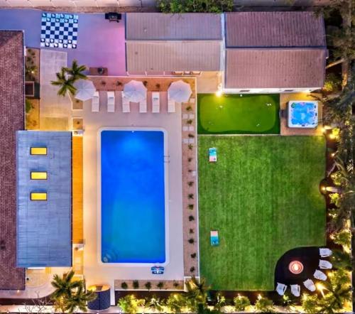 5 Minutes to Beach - Heated Pool, Hot Tub, Sauna in Seminole (FL)