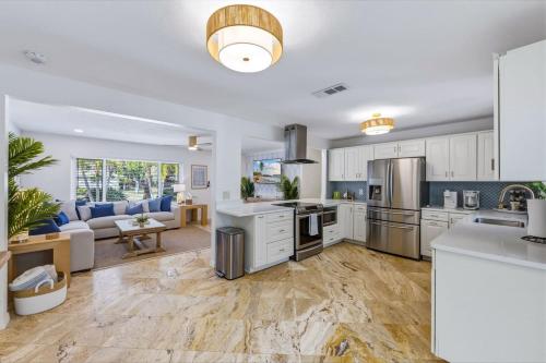 5 Minutes to Beach - Heated Pool, Hot Tub, Sauna in Seminole (FL)