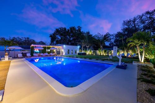 5 Minutes to Beach - Heated Pool, Hot Tub, Sauna in Seminole (FL)