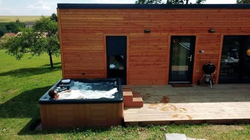 Glamping Toscimra - cozy modern cottage in Moravia in Tosovice