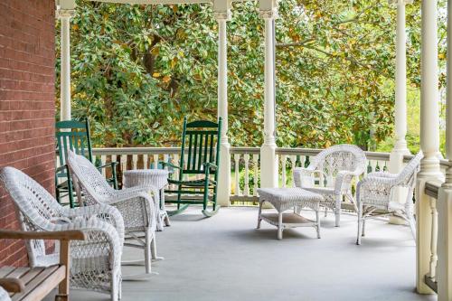 Peaceful Easy Feelings - King Sized Bed - Sleeps 2 in Lynchburg, USA