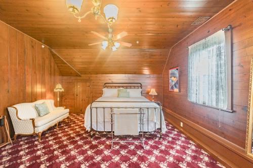 Desperado - CA King Size Bed - Sleeps 2-4 in Lynchburg, USA