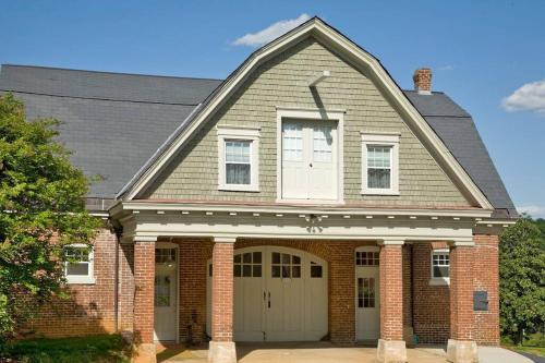 Best of My Love - CA King Size Bed+ - Sleeps 2-4 in Lynchburg, USA