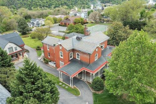 Best of My Love - CA King Size Bed+ - Sleeps 2-4 in Lynchburg, USA