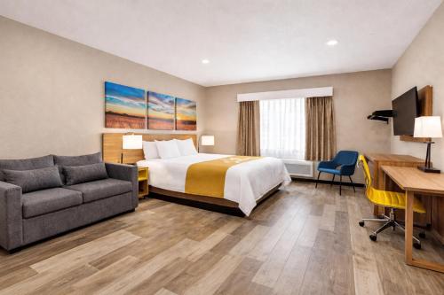 Days Inn & Suites by Wyndham Greater Tomball - image 13