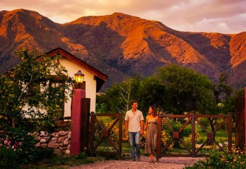 La Morada de la Luna - Cabañas con pileta y vista al Uritorco