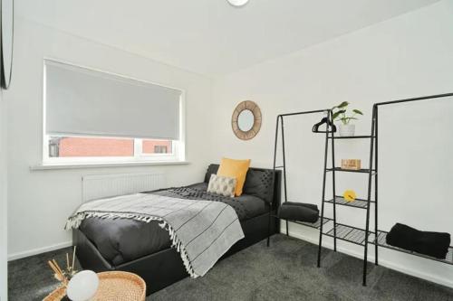 Cosy 2 Bed House in Bury with Free Parking by Kammili Properties in Bury