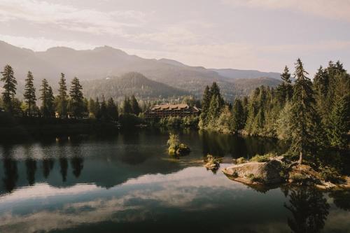 숙소 외관, 니타 레이크 로지 (Nita Lake Lodge) in 휘슬러 (BC)