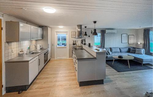 مطبخ, Nice Home In Hemmet With Wifi in Hemmet