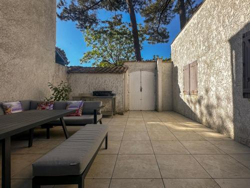 Villa rénovée 80m², 3 chambres, 8 pers, terrasse, parking - FR-1-705-71 gîte à louer La Palmyre