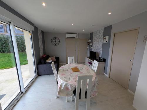 Gîte paisible avec piscine partagée, clim - 5 pers. - FR-1-583-518 (Gite paisible avec piscine partagee, clim - 5 pers. - FR-1-583-518) in Fretigney-et-Velloreille