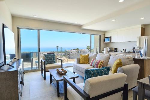 Penthouse Paradise, Arch & Ocean Views, Private Pool!