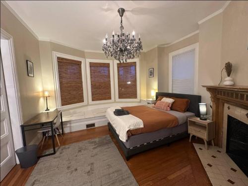 -No41- Elegant Spacious Room in a House - 20 min Drive to Downtown & 10 min walk to Commuter Rail at in Newton (Massachusetts)