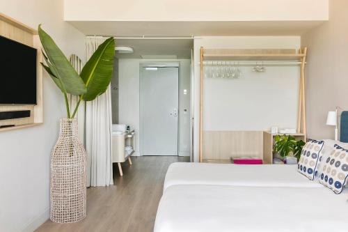 room detail thumbnail 1