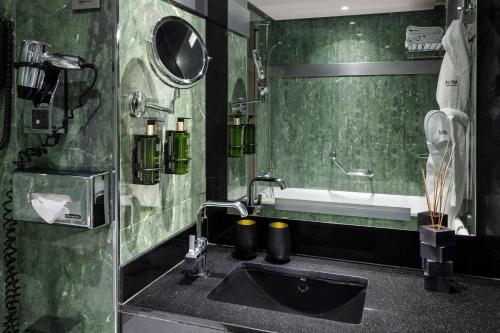 room detail thumbnail 2