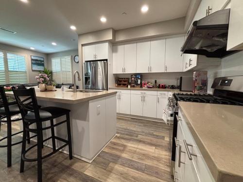 Cozy n quiet home next to GP Ice Rink for a family in East Irvine
