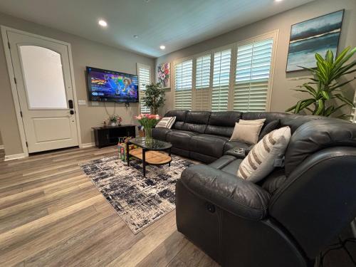 Cozy n quiet home next to GP Ice Rink for a family in East Irvine