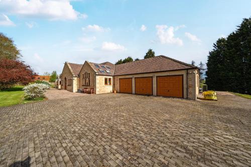 Manor House - image 5