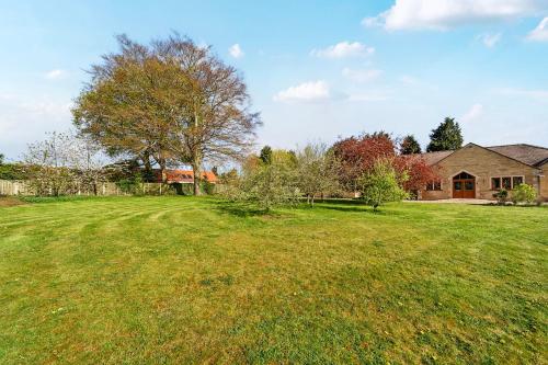 Manor House - image 13