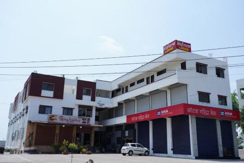 Sai Charan Lodging – khách sạn tại Shikrapur