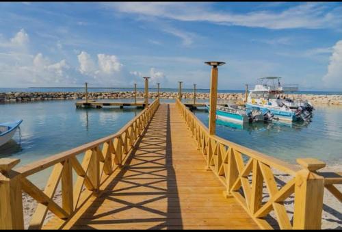 Estilo y comodidad a pasos de la playa – khách sạn tại Caleta
