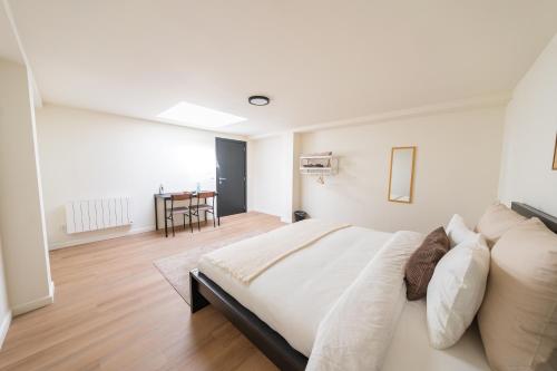 Private Rooms in Shared 6BR Aprt, with WiFi near City Center in Gent