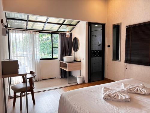 room detail thumbnail 1