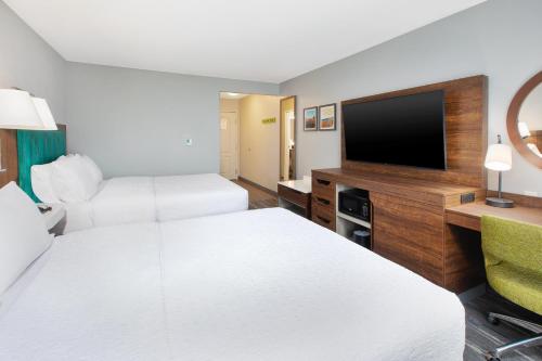 2 queen beds