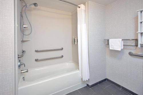Hampton Inn and Suites St. Cloud - image 32