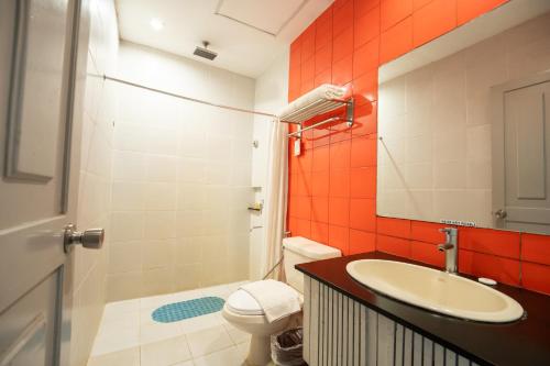Bathroom, Ecotel by L'Fisher Hotel in Bacolod (Negros Occidental)