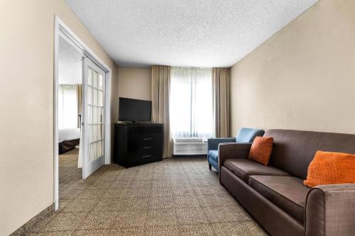 Comfort Inn East Evansville - image 28