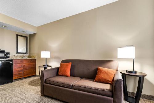 Comfort Inn East Evansville - image 35
