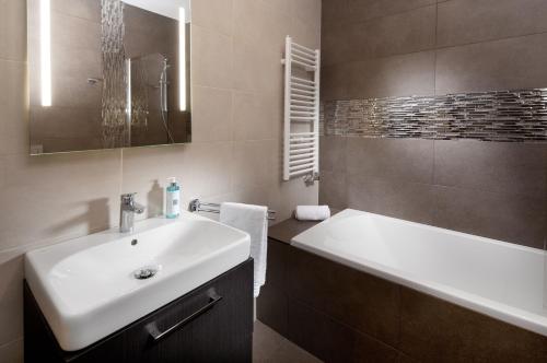 Mamaison Residence Sulekova - image 12