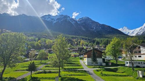 Bergabenteuer für Gruppen Gruppenhaus mit Panorama in Grächen