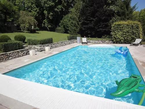 Skats, Le Domaine de la Bourne et sa piscine in Saint-Just-de-Claix