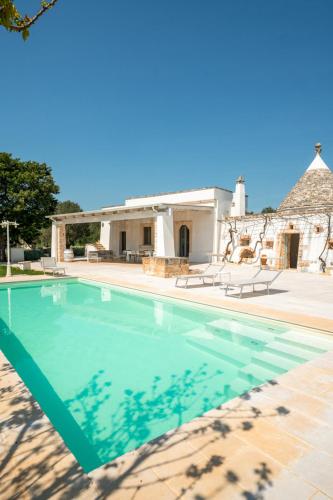 Trullo Vignaiolo with Private Pool in Ostuni