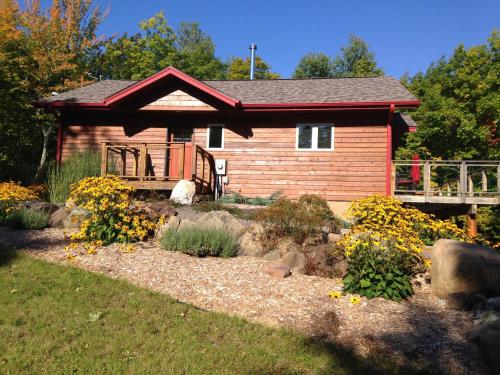 The Bear Cabin in Ironwood, USA