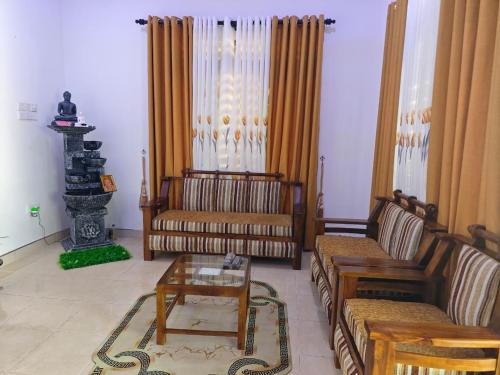 kawasan lounge/TV kongsi, Galoya Red Lotus in Ampara