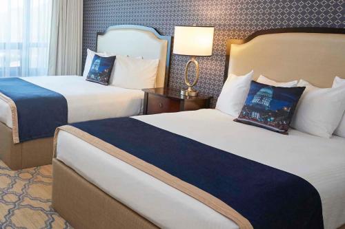 2 queen beds