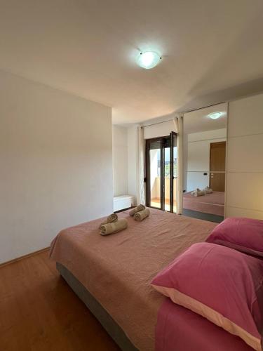 Apartment Nina with private pool in Gedici