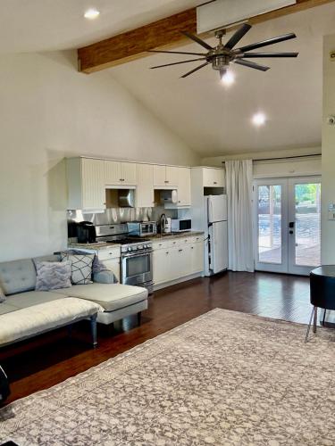 StudioADUGuestHouseVacationRental Pool View Private Gated Estate Female Short-LongTerm Un-Furnished Encino Hills 405-101 off Sepulveda Sherman Oaks Border in Los Angeles, USA