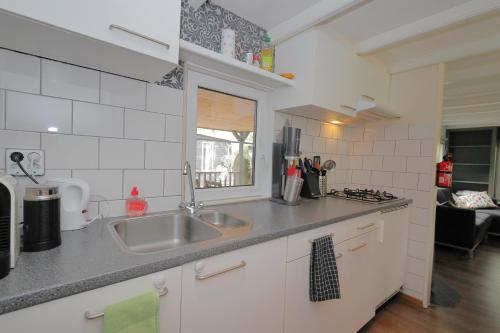 Gezellig chalet met openbaar zwembad op de Veluwe! in บอสเคบีด เฮินเดอร์โล