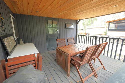 Gezellig chalet met openbaar zwembad op de Veluwe! in บอสเคบีด เฮินเดอร์โล