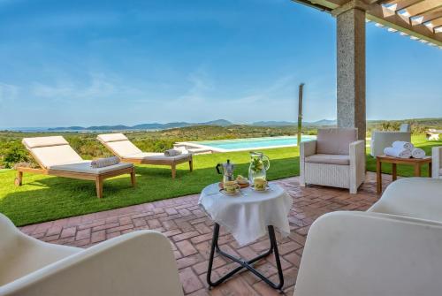 Balcony/terrace, Alghero Villa Carrabufas villa con piscina vista mare per 10 persone in Caragol