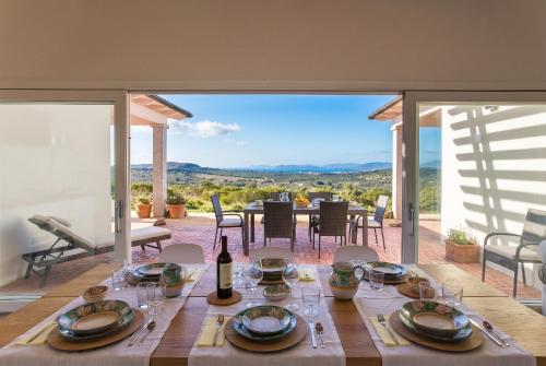 Facilities, Alghero Villa Carrabufas villa con piscina vista mare per 10 persone in Caragol