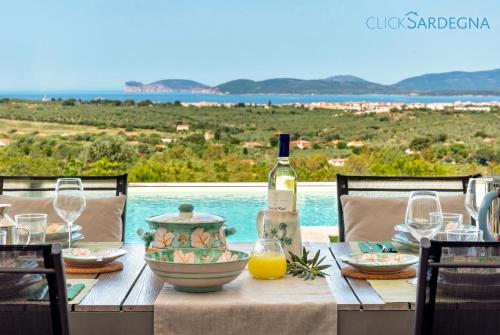 View, Alghero Villa Carrabufas villa con piscina vista mare per 10 persone in Caragol