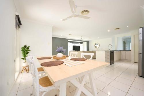Family-friendly Home - Fully Fenced - Near CBD – khách sạn tại Thung lũng Bắc Boambee