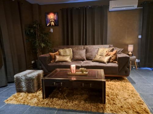 Suites et Wellness des Champs-Elysées (Suites et Wellness des Champs-Elysees) in Ciney
